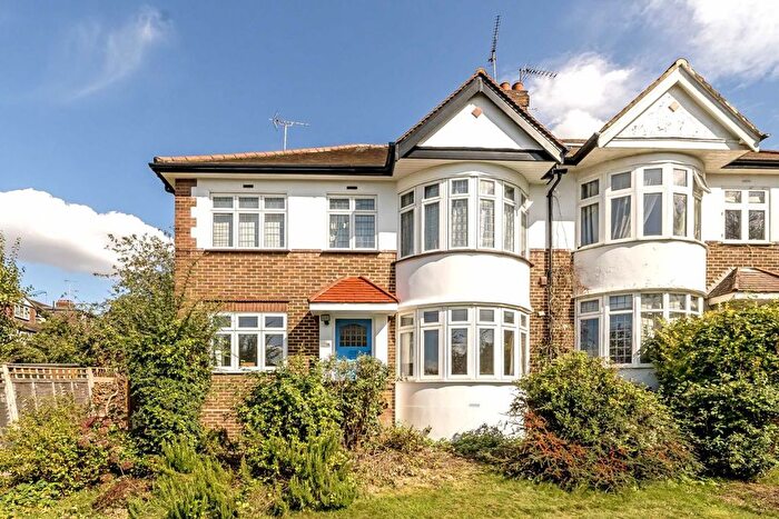 2 Bedroom Flat To Rent In Sandall Close, London, W5