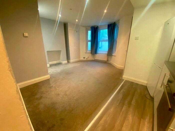 1 Bedroom Maisonette To Rent In Southwater Road, St. Leonards-On-Sea, TN37