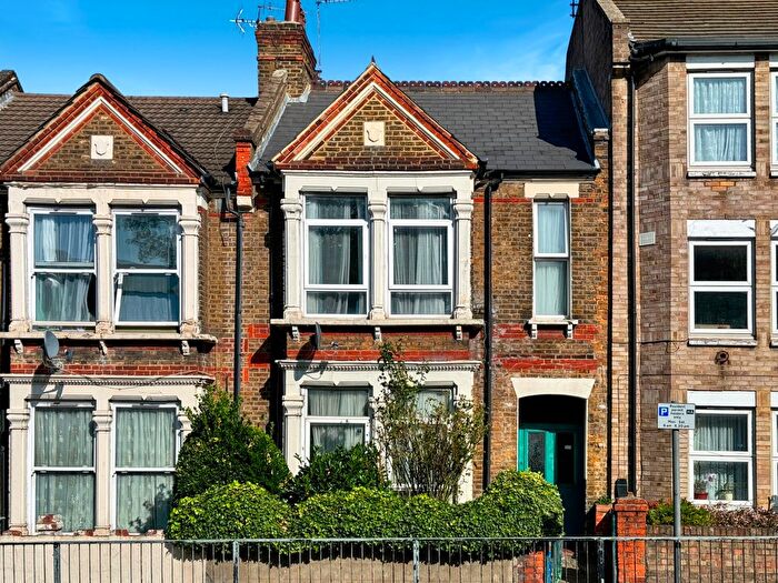 5 Bedroom Property To Rent In Manor Park Road, London, NW10
