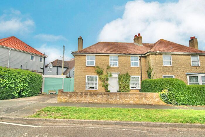 3 Bedroom Semi-Detached House For Sale In Chaucer Road, Elvington, Dover, CT15