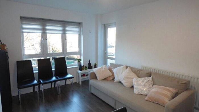 2 Bedroom Flat For Sale In Raymouth Road, London, SE16