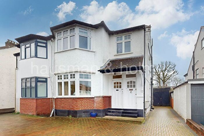 1 Bedroom Flat For Sale In Llanvanor Road, NW2