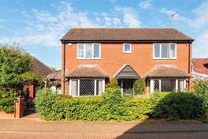 3 Bedroom Detached House For Sale In Maybach Court, Shenley Lodge, Milton Keynes, Buckinghamshire, MK5