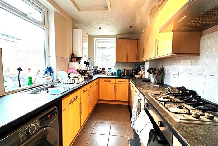 3 Bedroom Semi-Detached House To Rent In Guest Road, Sheffield, S11