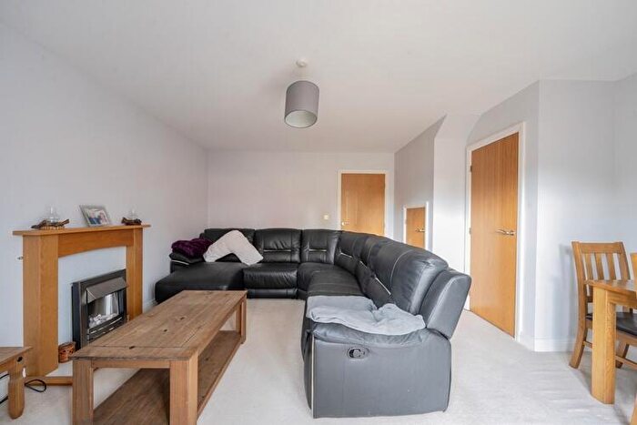 2 Bedroom Semi Detached House For Sale In Worcester Street, Aylesbury, Buckinghamshire, HP18