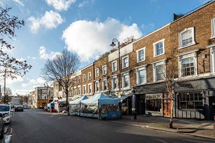2 Bedroom Flat To Rent In Golborne Road, London, W10