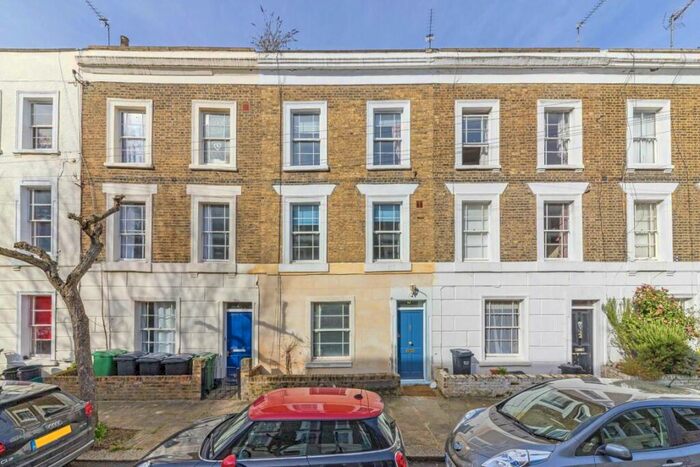 3 Bedroom House To Rent In St. Martins Close, Camden, NW1