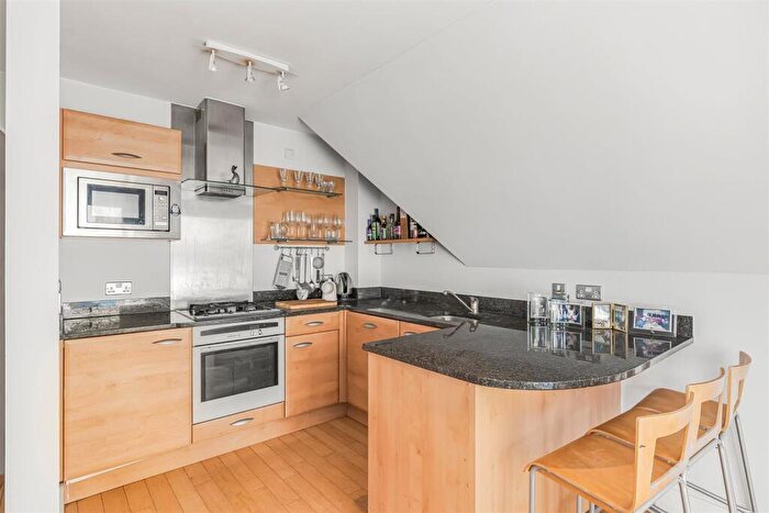 1 Bedroom Flat For Sale In Mortlake High Street, London, SW14