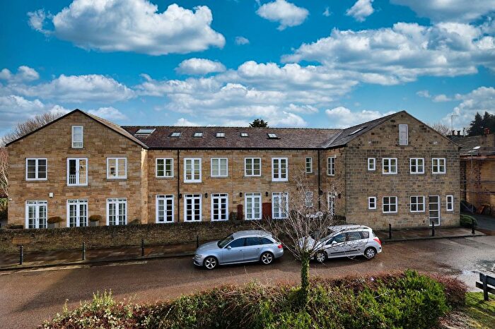 2 Bedroom Flat For Sale In Calverley Bridge, Leeds, West Yorkshire, Uk, LS13