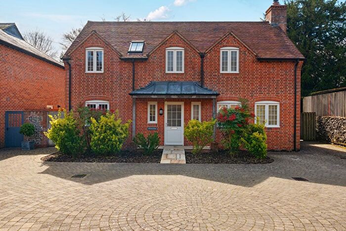 4 Bedroom Detached House For Sale In High Street, Petersfield, GU32