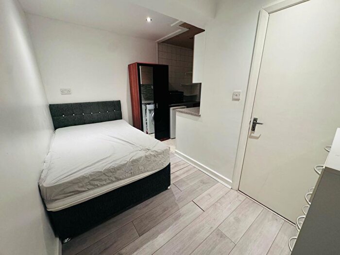 1 Bedroom Link Detached House To Rent In Highwood Hill, London, Ey, London, NW7