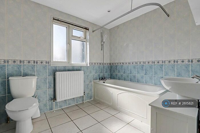 3 Bedroom Flat To Rent In Croydon Road, Beckenham, BR3