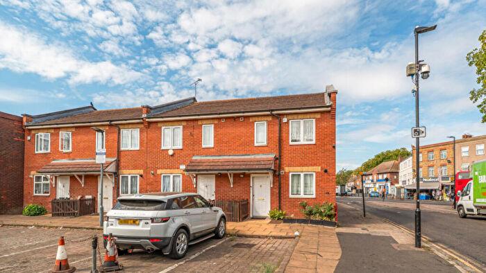 3 Bedroom End Of Terrace House For Sale In Nicholas Court, London, E13