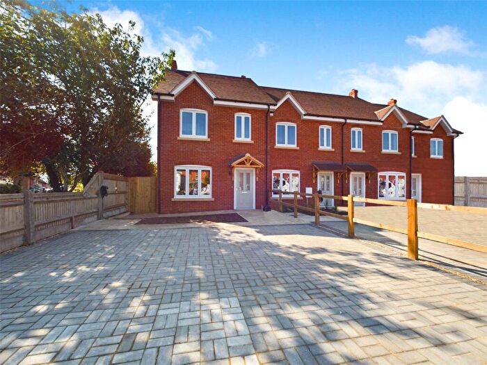 4 Bedroom End Of Terrace House To Rent In Horseshoe Road, Pangbourne, Reading, Berkshire, RG8