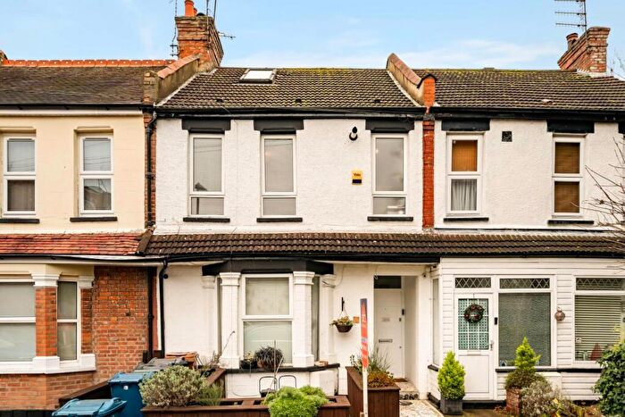 2 Bedroom Maisonette For Sale In Merivale Road, Harrow, HA1