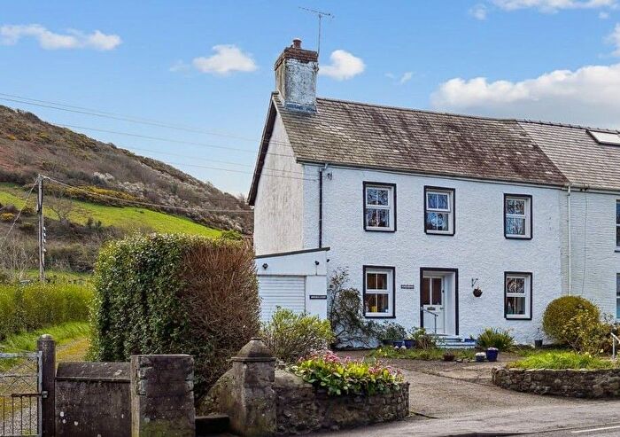 3 Bedroom Semi-Detached House For Sale In Llanrhystud, SY23