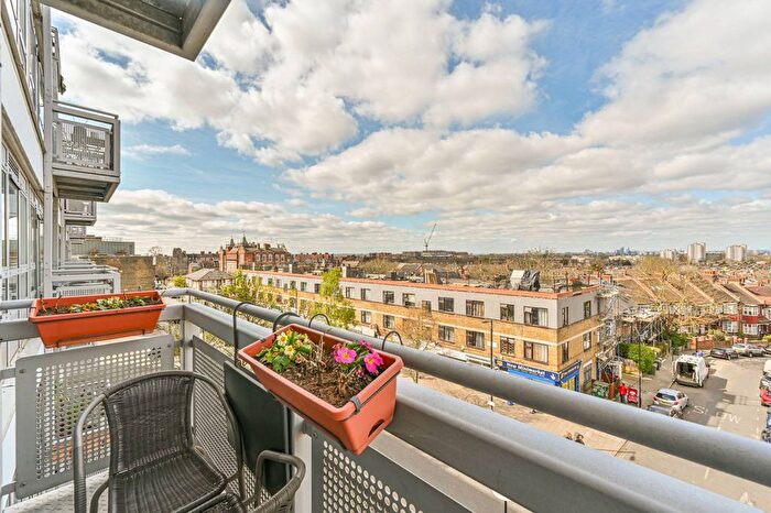 2 Bedroom Flat For Sale In New Park Road, Brixton, London, SW2