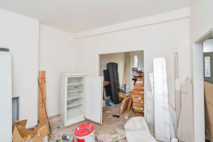 3 Bedroom Terraced House For Sale In Plum Lane, London, SE18
