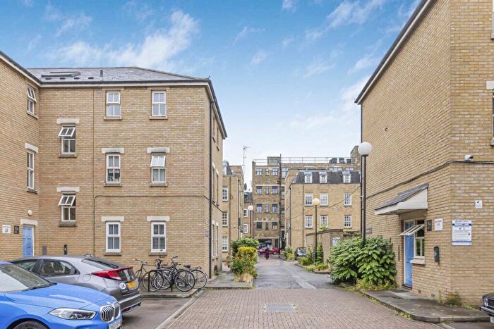 2 Bedroom Flat To Rent In Cleveland Grove, Whitechapel, E1
