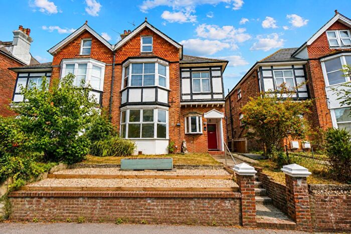2 Bedroom Flat For Sale In Amherst Road, Bexhill-On-Sea, TN40