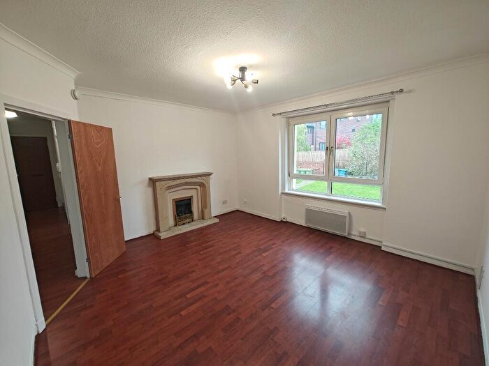 3 Bedroom Flat To Rent In Maryhill Road, Glasgow, G20