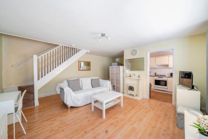 2 Bedroom Terraced House For Sale In Limpsfield Road, Warlingham, CR6