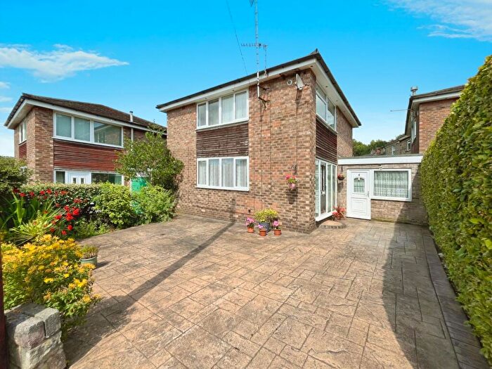 3 Bedroom Link Detached House For Sale In Pear Tree Close, Marple Bridge, Stockport, SK6