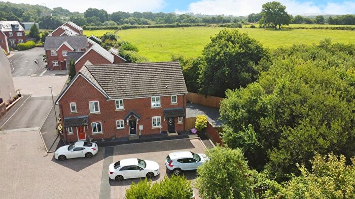 3 Bedroom End Of Terrace House For Sale In Heol Daniel, Pontarddulais, Swansea, West Glamorgan, SA4
