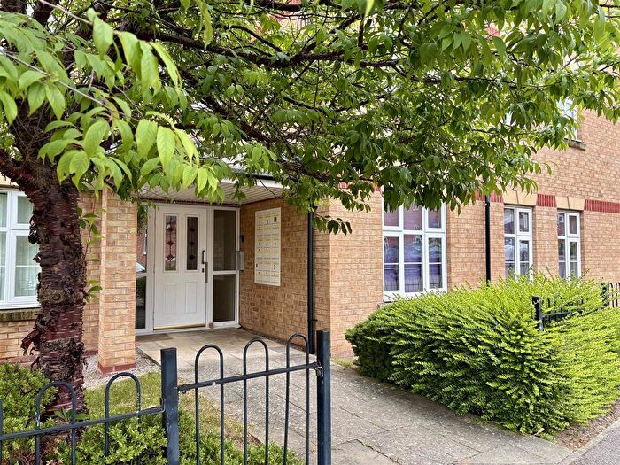 2 Bedroom Flat To Rent In Darwin Crescent, Loughborough, LE11