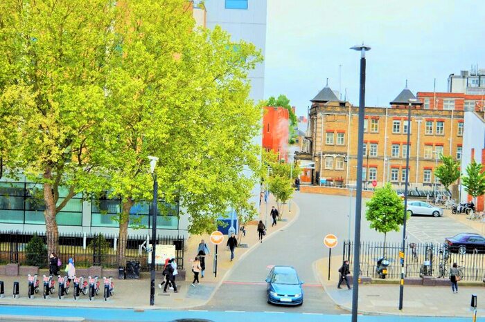 3 Bedroom Flat To Rent In Whitechapel Road, London, E1