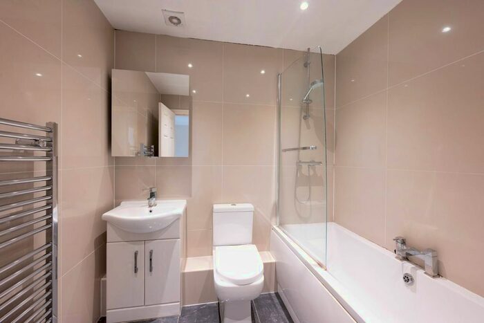 1 Bedroom Flat To Rent In Kingston Road, Wimbledon, London, SW19