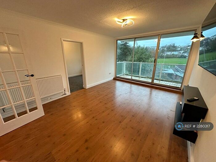 3 Bedroom Flat To Rent In Parkside Apartments, Mumbles, Swansea, SA3