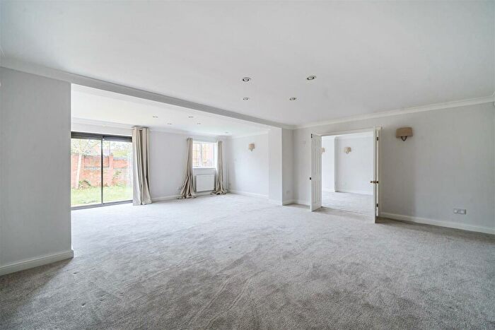 5 Bedroom Detached House To Rent In Manse Gardens, Cheltenham, GL51