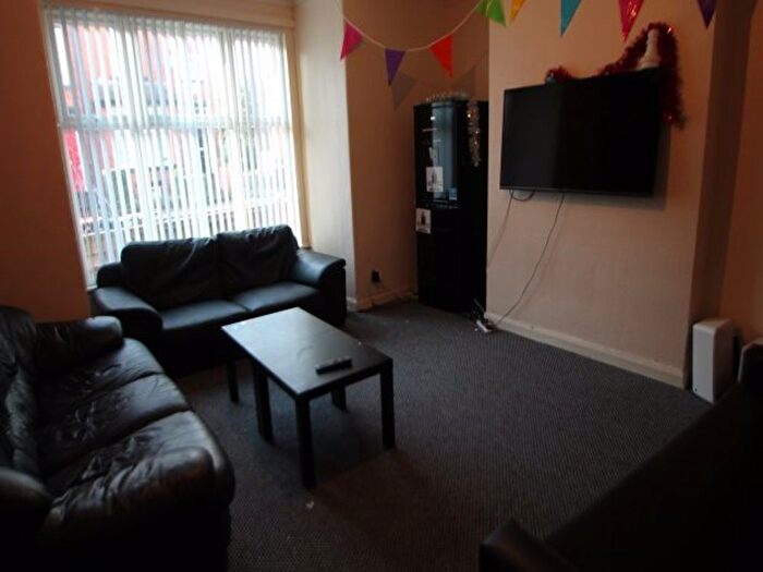 7 Bedroom Semi Detached House To Rent In Chestnut Avenue, Leeds, LS6