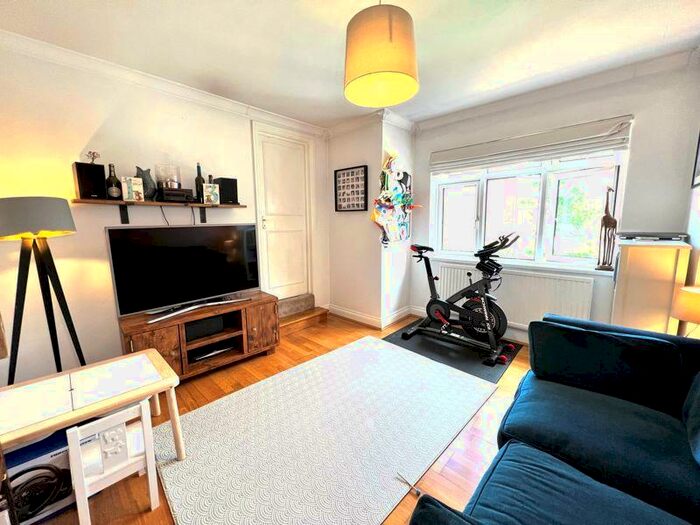 2 Bedroom Flat To Rent In Wexford Lodge Nightingale Lane Wandsworth Common, SW12
