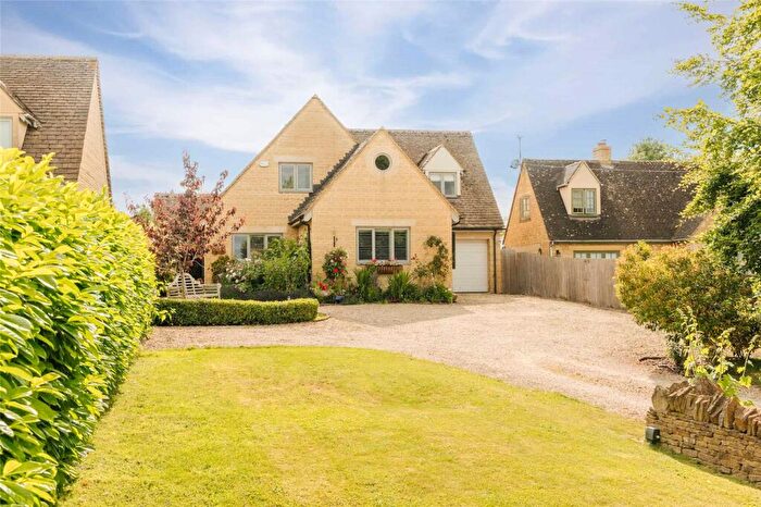4 Bedroom Detached House For Sale In Leafield Road, Shipton-under-Wychwood, Oxfordshire, OX7