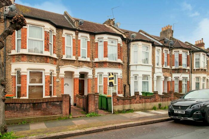 2 Bedroom Apartment To Rent In Little Ilford Lane, Manor Park, London, E12