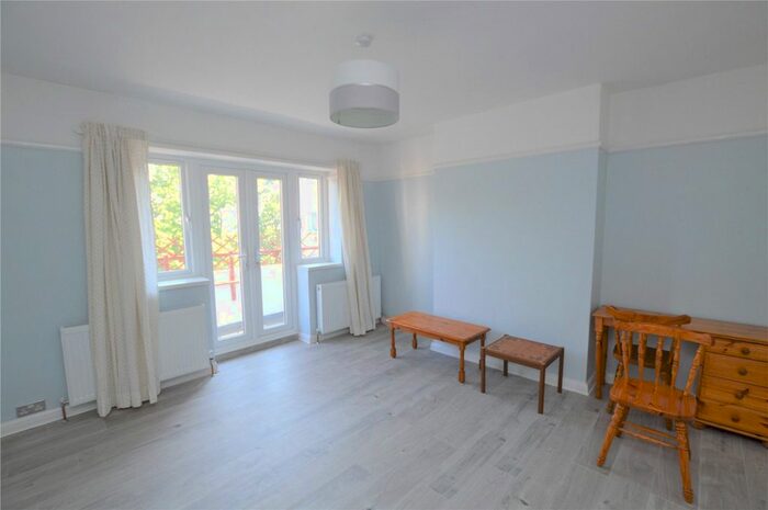 2 Bedroom Flat To Rent In The Woodlands, London, SE19