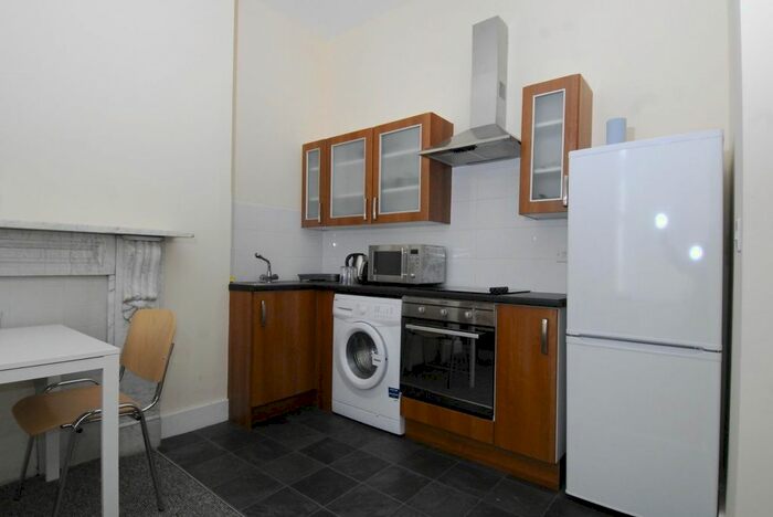 2 Bedroom Flat To Rent In Woodland Terrace, Flat, Plymouth, PL4