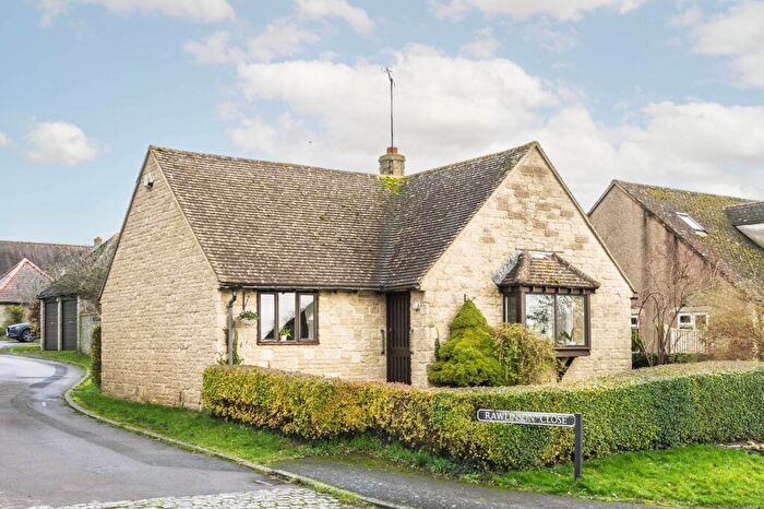 2 Bedroom Detached Bungalow For Sale In Rawlinson Close, Chadlington, OX7