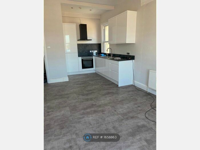 3 Bedroom Flat To Rent In Portland Street, Cheltenham, GL52