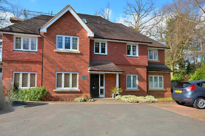 2 Bedroom Flat To Rent In Pembroke Road, Woking, GU22