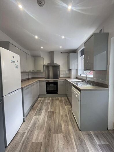 5 Bedroom House Of Multiple Occupation To Rent In Rothesay Avenue, Nottingham, NG7