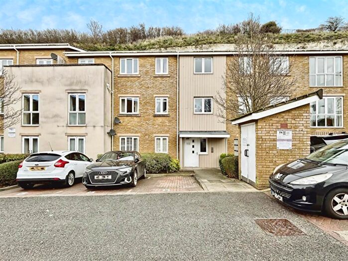 2 Bedroom Apartment For Sale In Ward View, Chatham, ME5