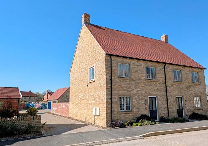 3 Bedroom Semi-Detached House To Rent In Cowells Road, Woodstock, OX20