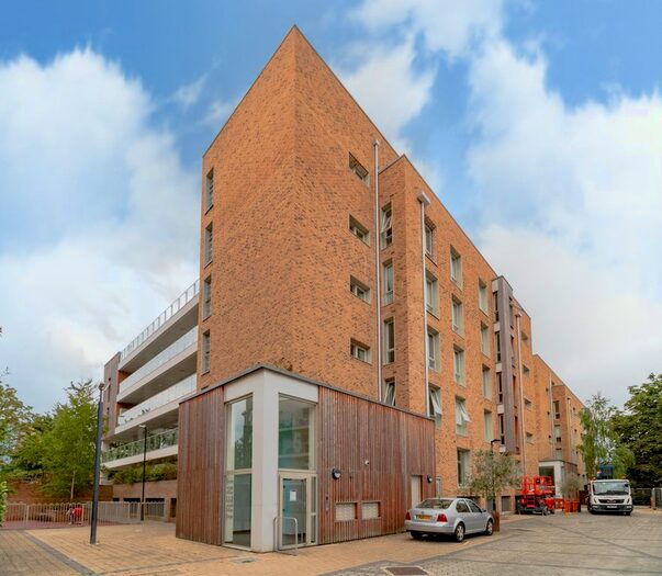 2 Bedroom Flat To Rent In Trent House, Maidenhead, SL6