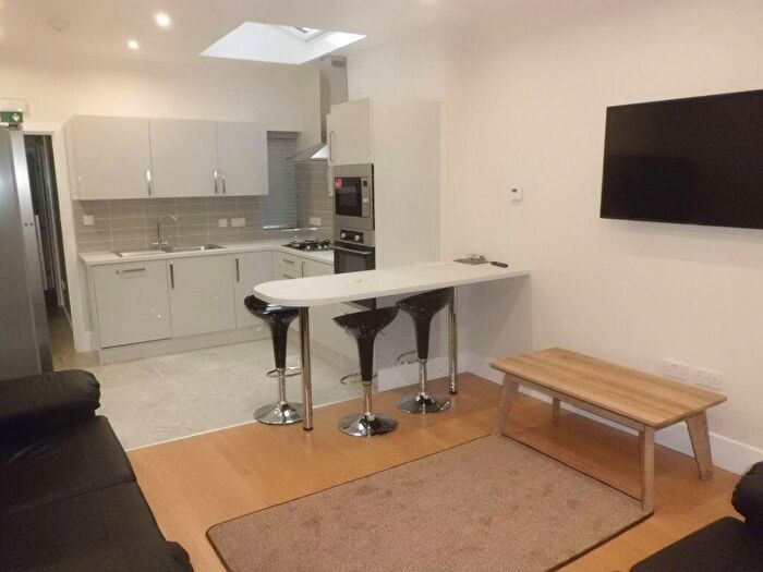 6 Bedroom House To Rent In Tiverton Road, B29