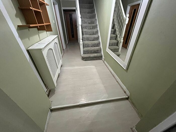 3 Bedroom Semi Detached House To Rent In Hodge Hill Road, Birmingham, B34