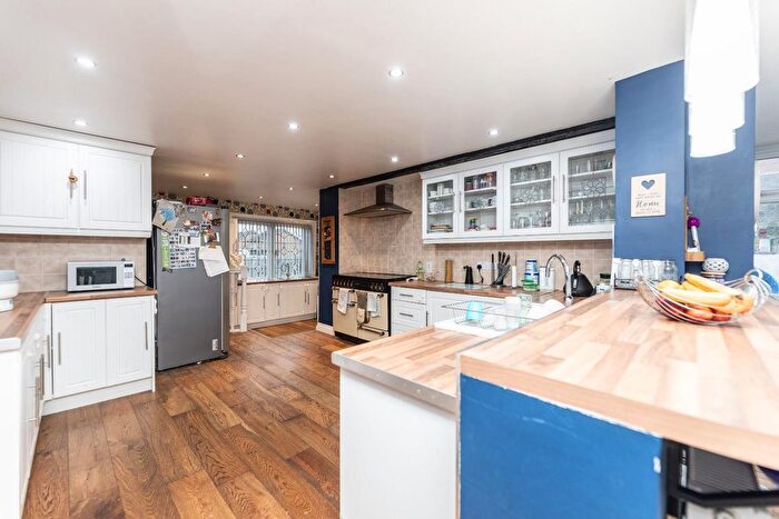 5 Bedroom Detached House For Sale In Church Road, Normanton, WF6
