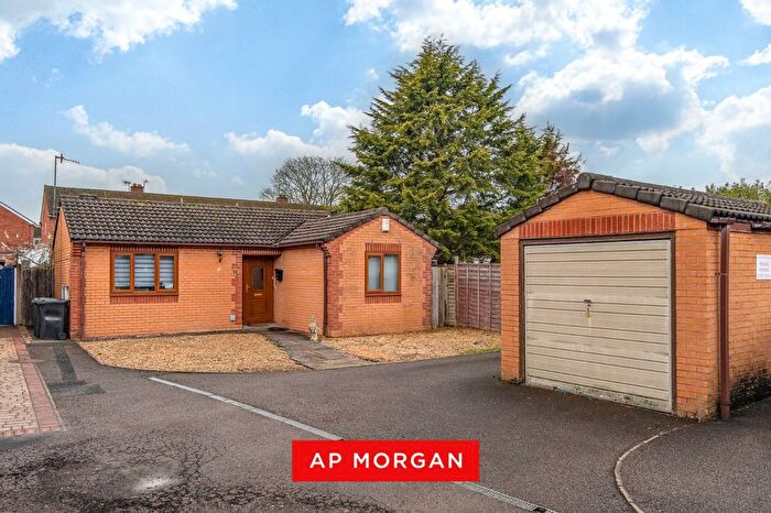 2 Bedroom Bungalow For Sale In Broad Street, Bromsgrove, Worcestershire, B61